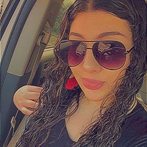 Meet your Posher, Leah